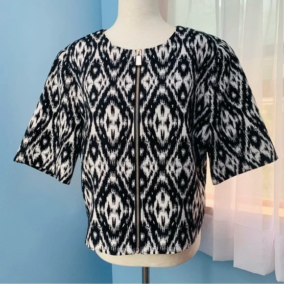 Vince Camuto Black and White Ikat Print Short Sleeve Jacket - Picture 5 of 7